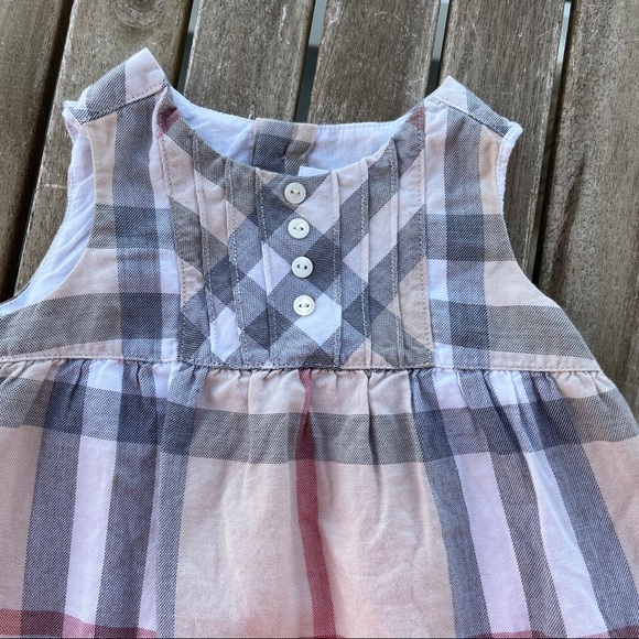Dress Burberry 6 / 9 months sleeveless beige - Picture 2 of 3